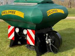 T20 1700 litre seeder with 16 outlets and front hopper